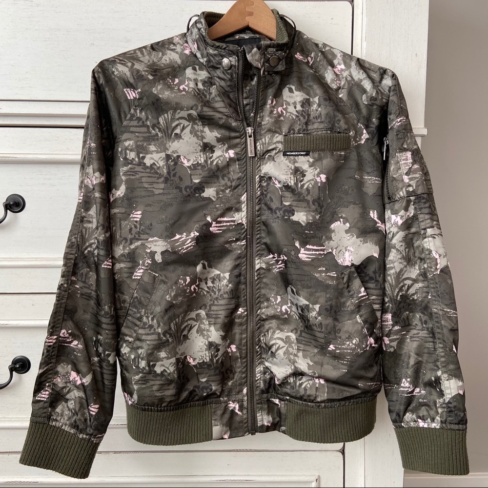 Members Only Iconic Boyfriend Satin Camo Jacket.  Size Juniors 16.